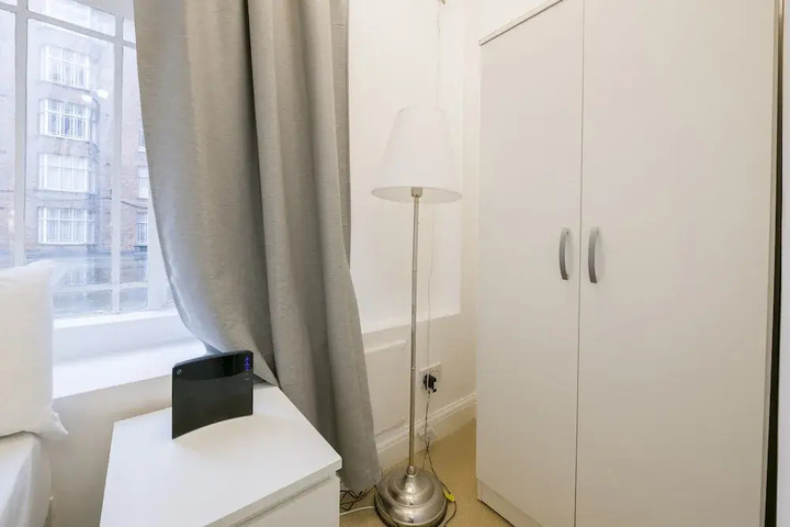 Room 6 of 48