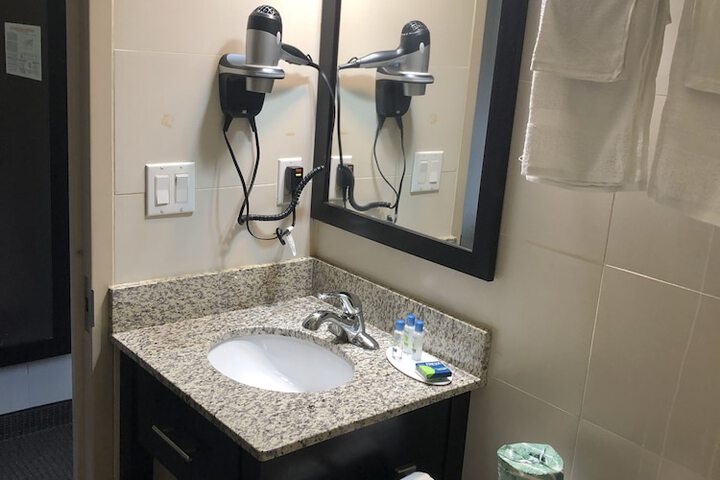 Room 10 of 14
