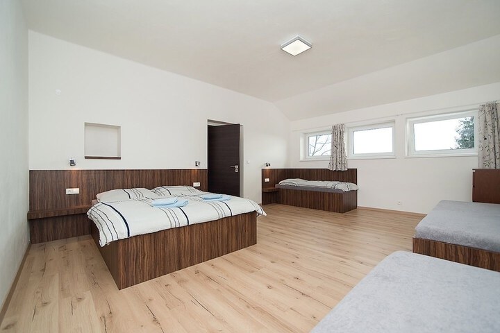Room 9 of 14