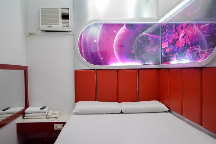 Room 10 of 25