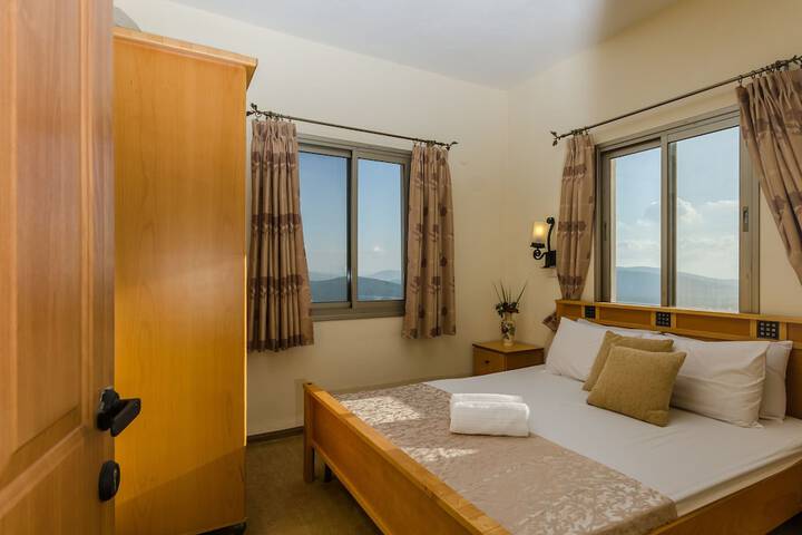 Room 7 of 8