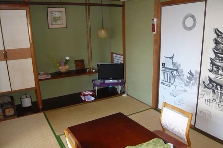 Room 2 of 50
