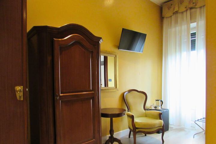 Room 13 of 27
