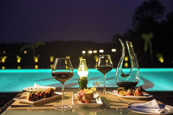 Dining 26 of 29