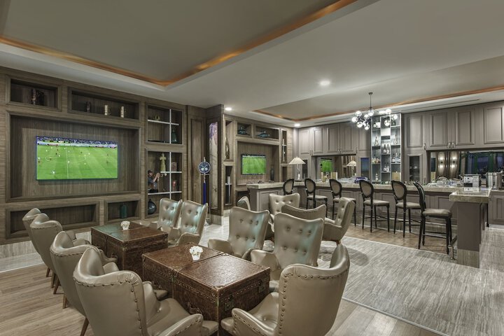 Lounge 112 of 146