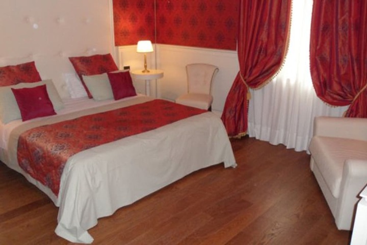 Room 6 of 62
