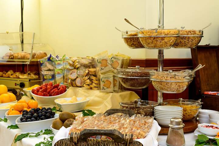 Breakfast/Coffee Service 103 of 124