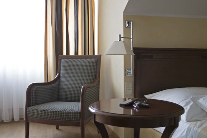 Room 10 of 71