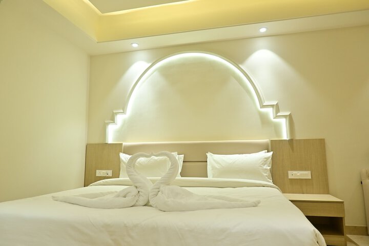 Room 6 of 27