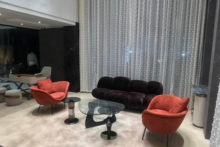 Hotel Roi Retreat