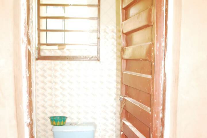 Room 6 of 10
