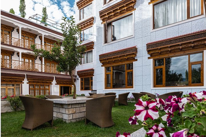 Hotel Exterior 43 of 45
