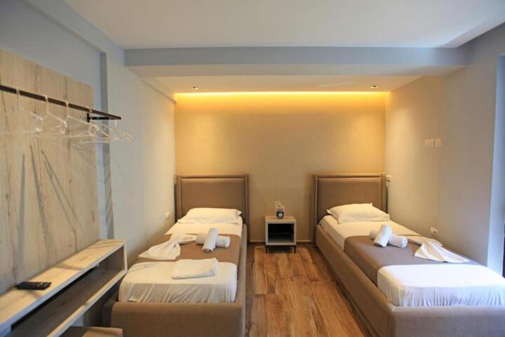 Room 44 of 143