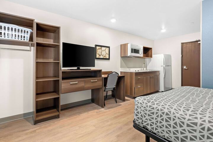 1 Queen Bed (32 of 32)
