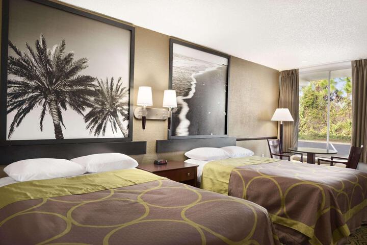 1 King Bed (5 of 6)