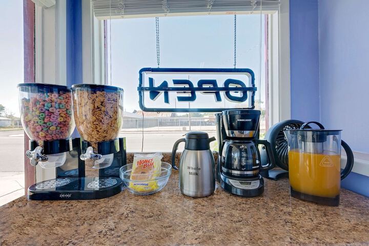 Breakfast/Coffee Service 13 of 15