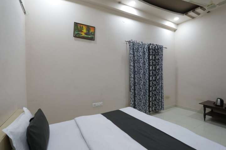 Room 7 of 12