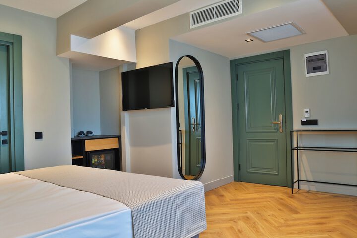 Room 4 of 51