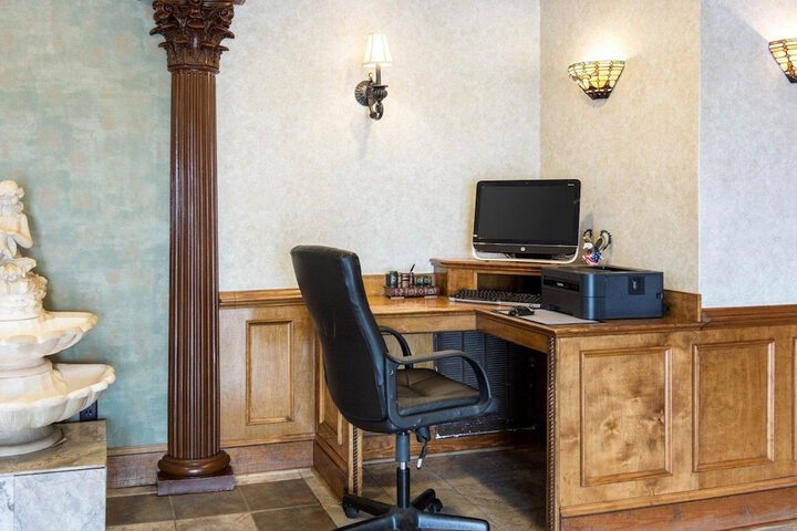Business Center 28 of 30