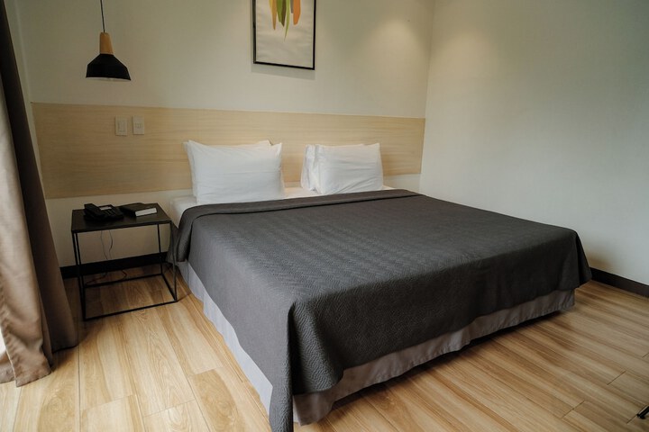 Room 9 of 19