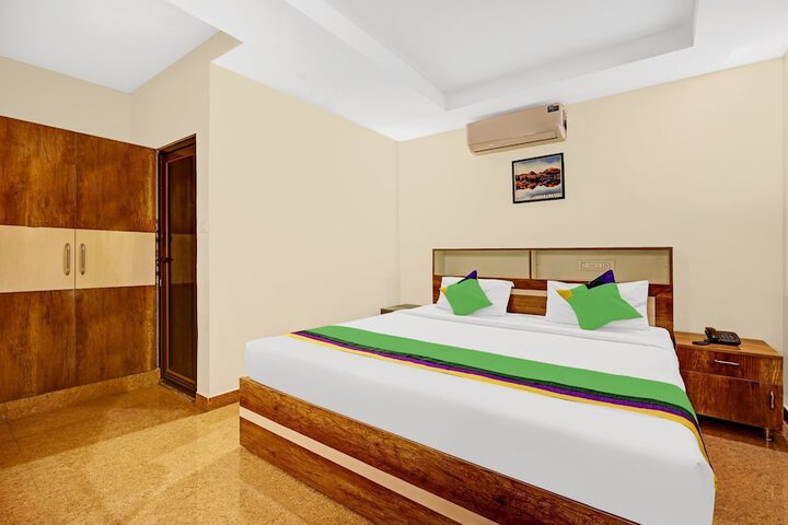 Room 14 of 22