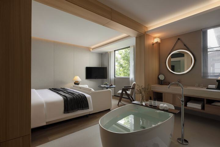 Room 9 of 24