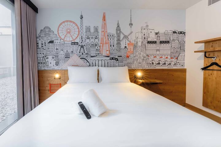 Room 32 of 89