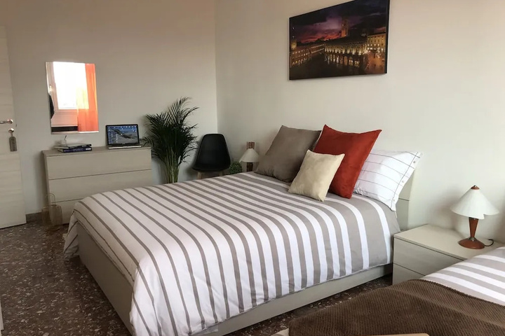 Room 5 of 17