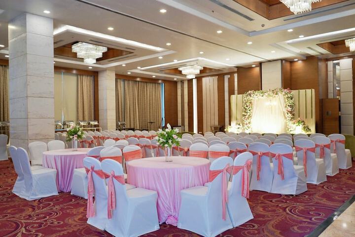 Ballroom/Hall 59 of 83