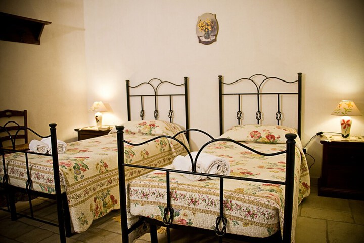 Room 6 of 97