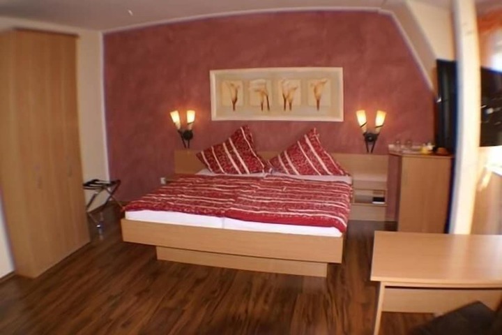 Room 8 of 65