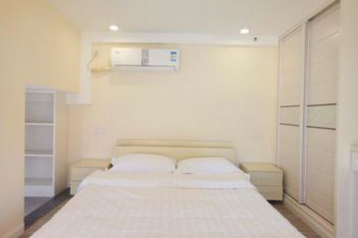 Room 12 of 32