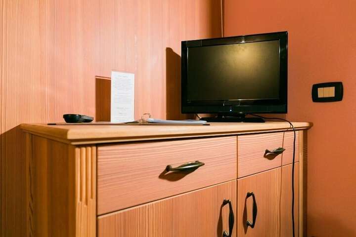 Room 9 of 37