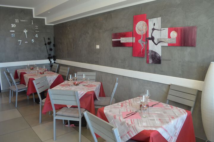Dining 20 of 48