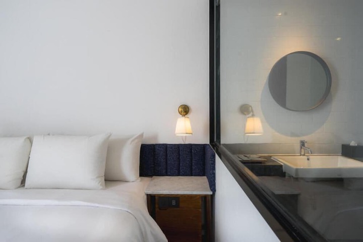 Room 13 of 52