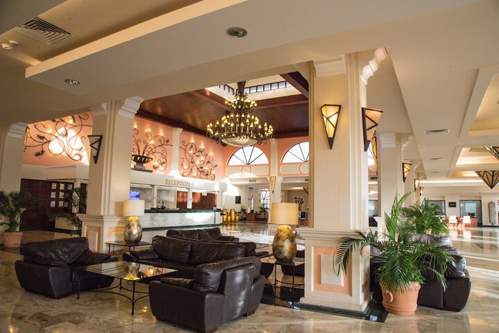Entrance & Lobby