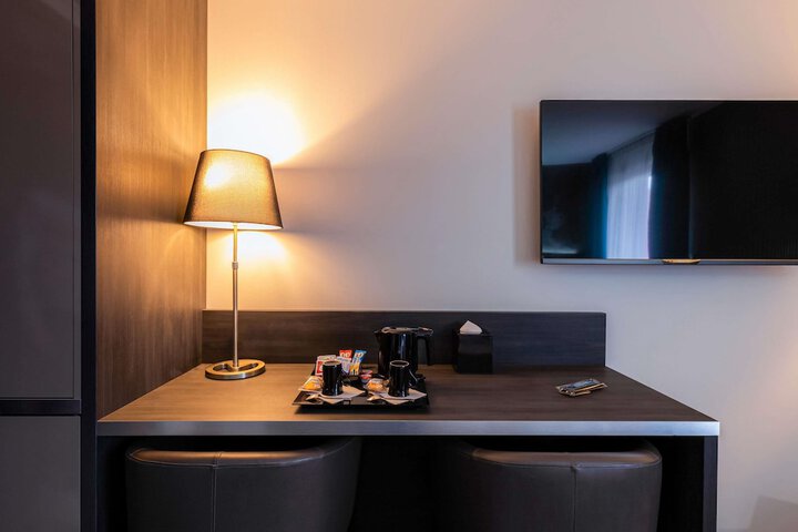 Room 28 of 93