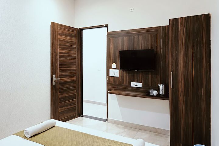 Room 27 of 41