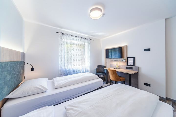 Room 6 of 52