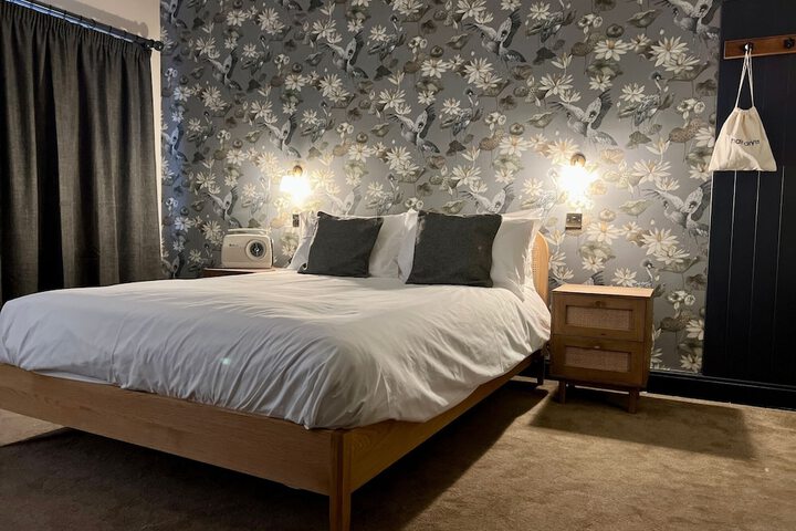Room 5 of 11