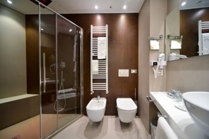 Room 4 of 28