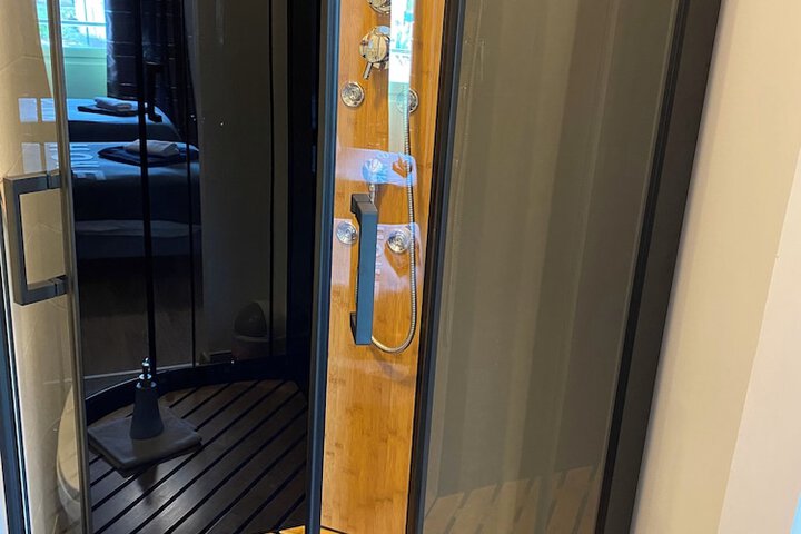Room 13 of 25