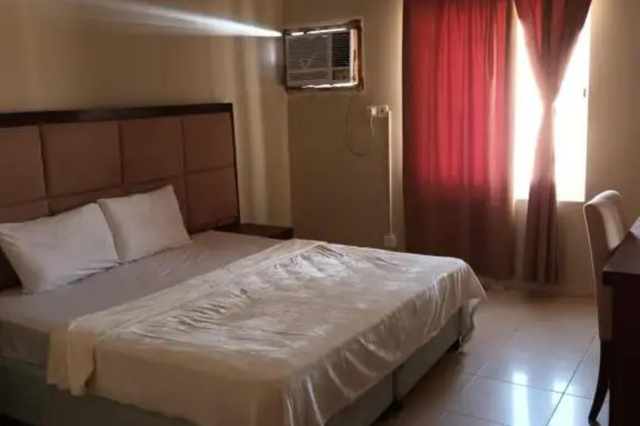 Room 5 of 10