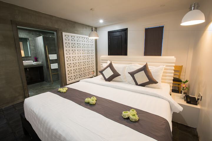 Room 4 of 90