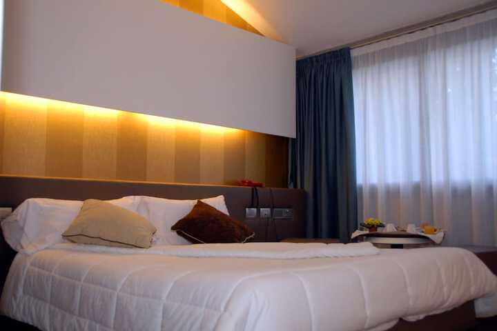 Room 10 of 42