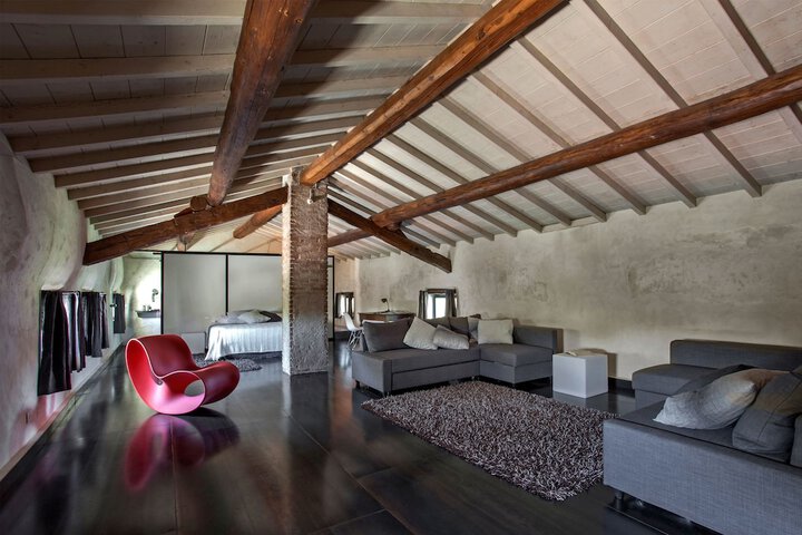 Room 3 of 47