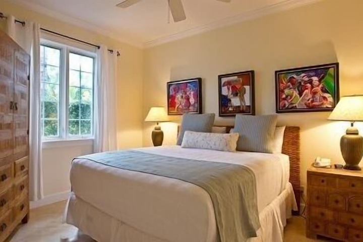Room 40 of 214