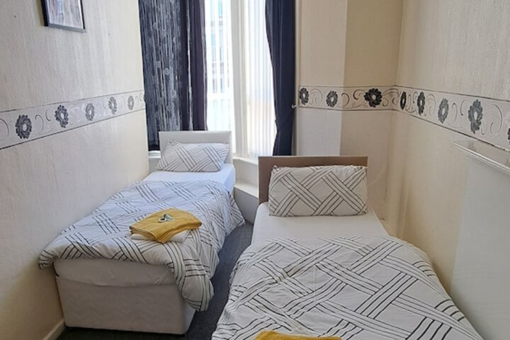 Room 9 of 143