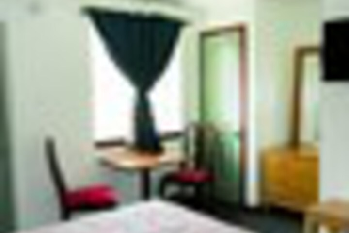 Room 8 of 18