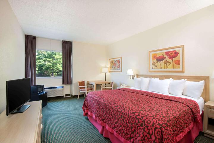 1 King Bed Accessible (3 of 8)